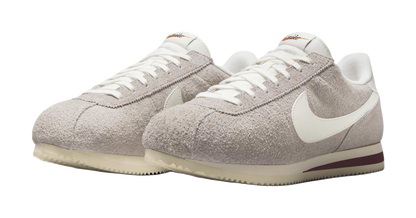 Nike Cortez Se Suede College Grey Dark Team Red Coconut Milk Sail vjkicks